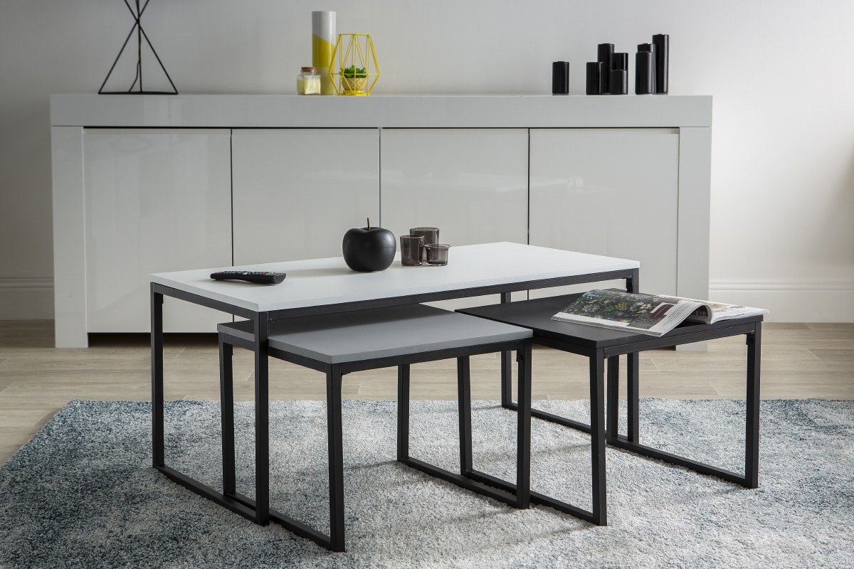 Couchtisch quadratisch schwarz grau und wei lackiert mit Metallfen 3-Fach TRIOZ