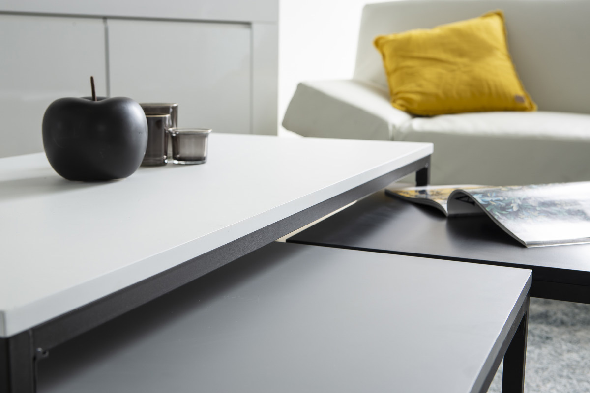 Couchtisch quadratisch schwarz grau und wei lackiert mit Metallfen 3-Fach TRIOZ