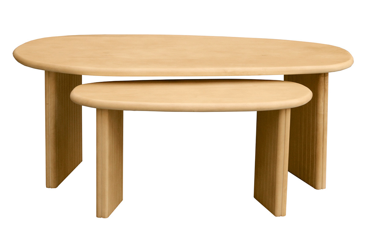 Draufsicht auf zwei ovale ineinander schiebbare Couchtische aus massivem Mangoholz, modernes Design.