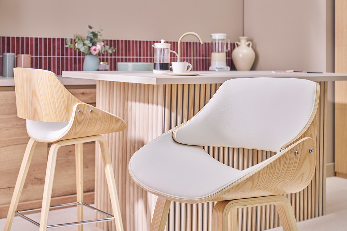 Design-Barhocker in Wei� und hellem Holz H70 cm (2er-Set) CLASH