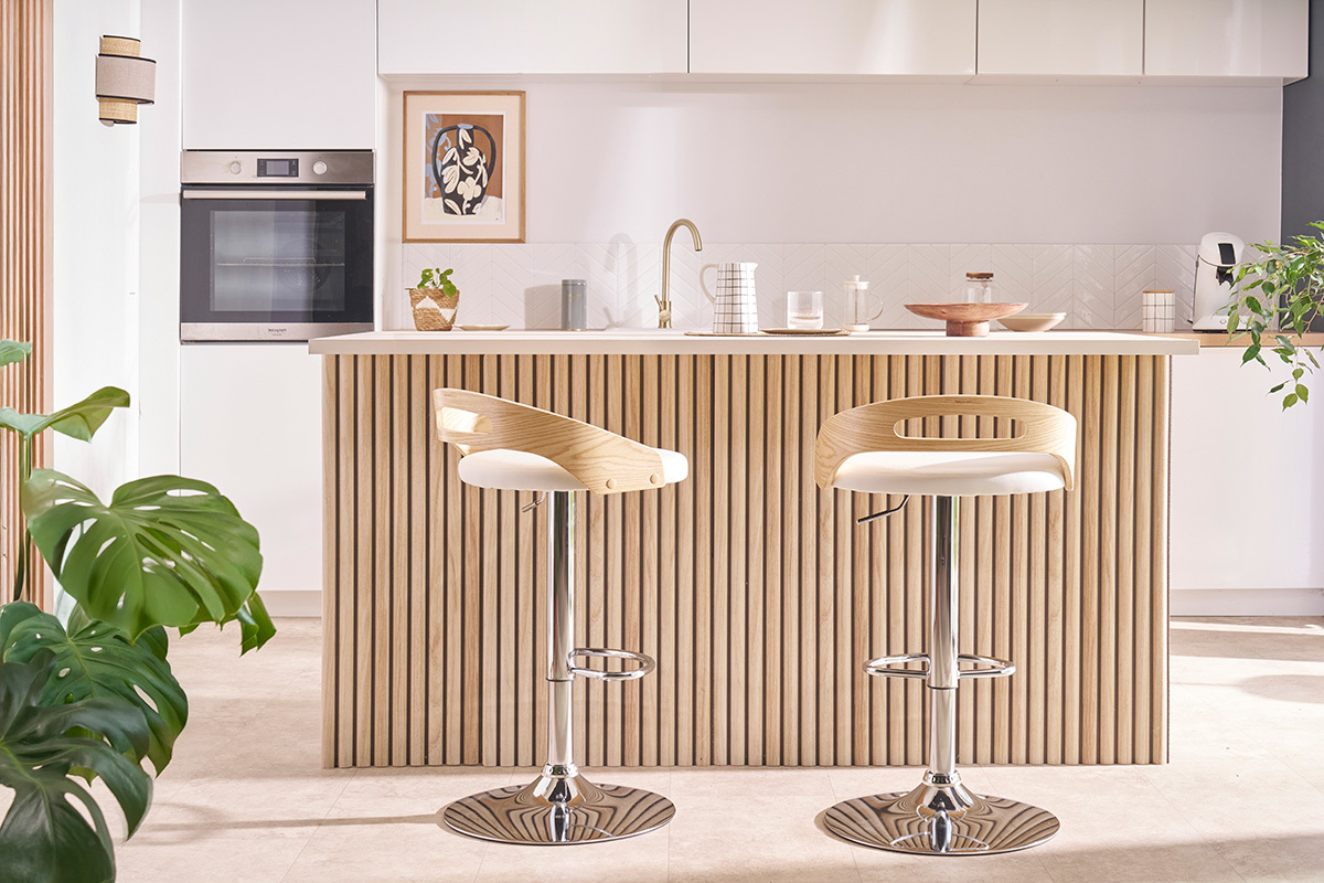 Design-Barhocker MANO hhenverstellbar wei und helles Holz