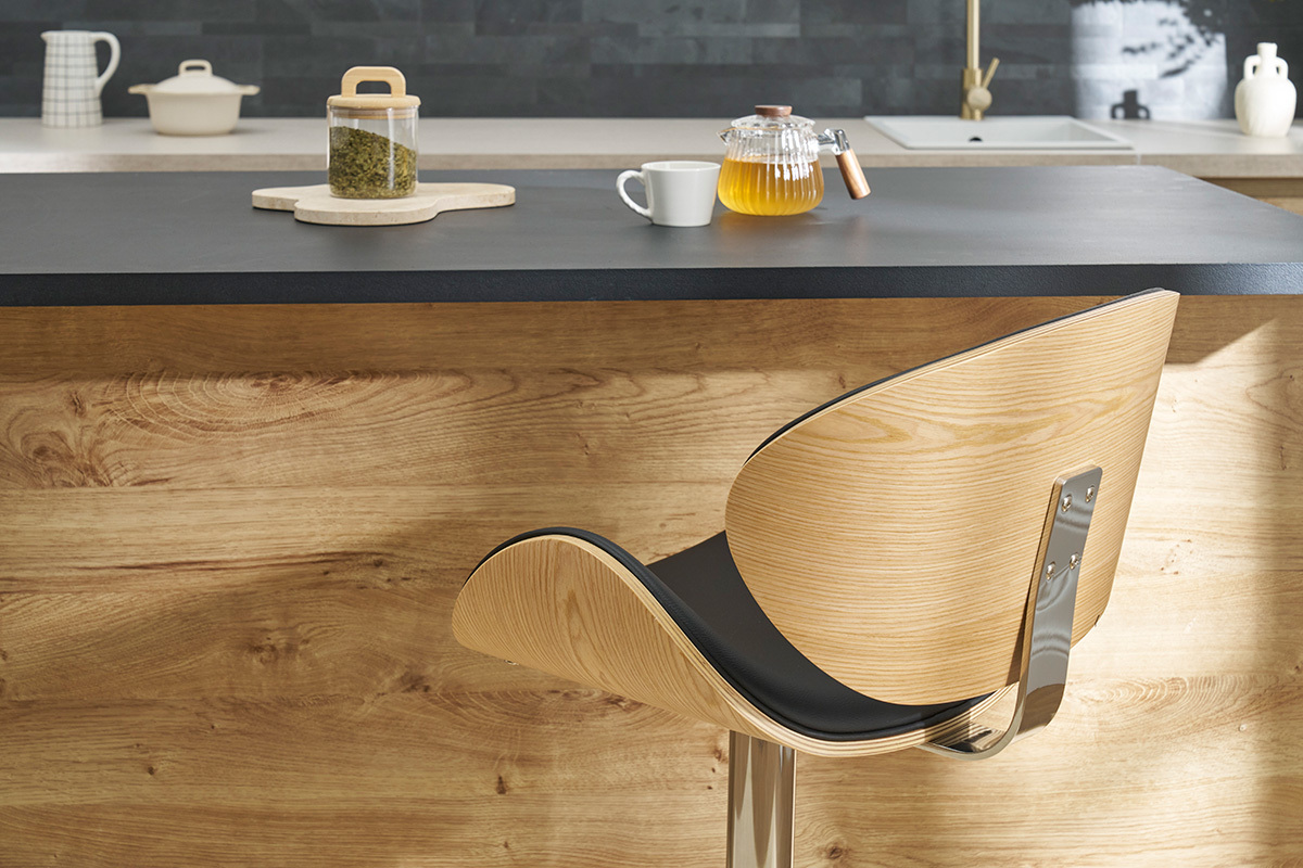 Design-Barhocker Schwarz und helles Holz WALNUT