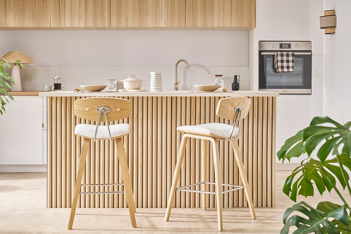 Design-Barhocker wei mit hellem Holz H 69 cm (Zweierset) VASCO