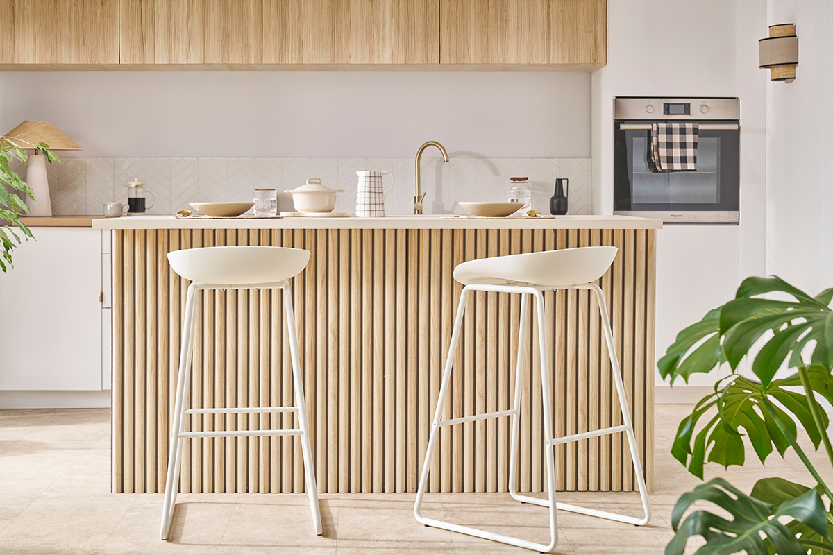 Design-Barhocker Wei mit Metallbeinen (2 Stk.) PEBBLE