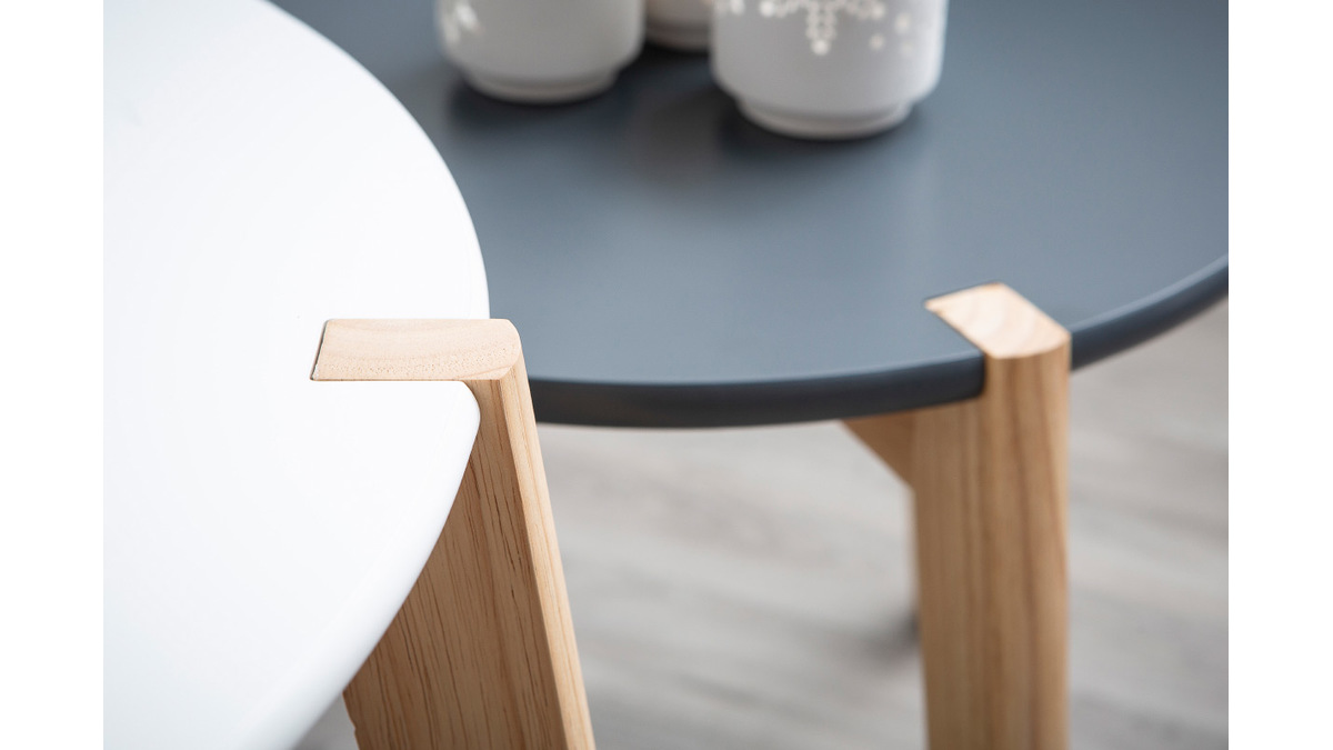 Design-Beistelltische grau und wei mit Tischbeinen aus hellem Holz 2er-Satz KOBE