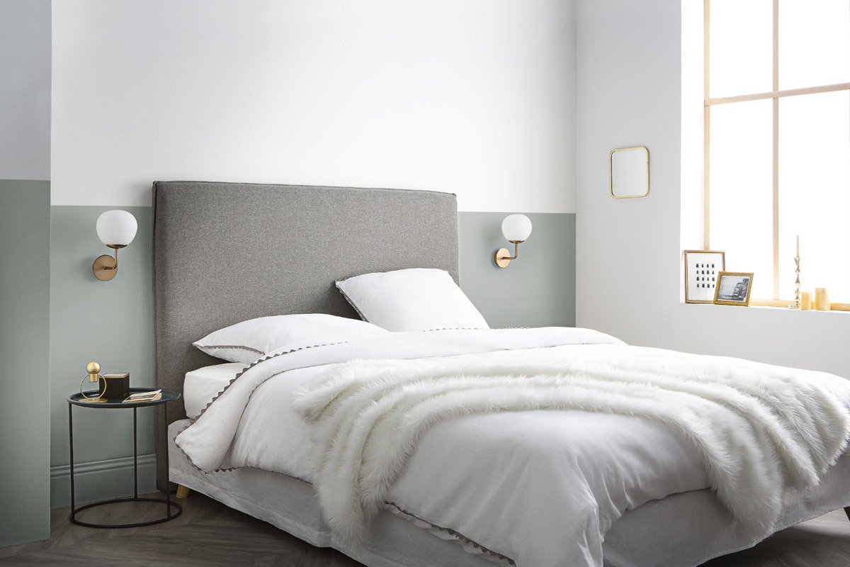 Design-Bettkopfteil 156 aus beigem Stoff ATHENA