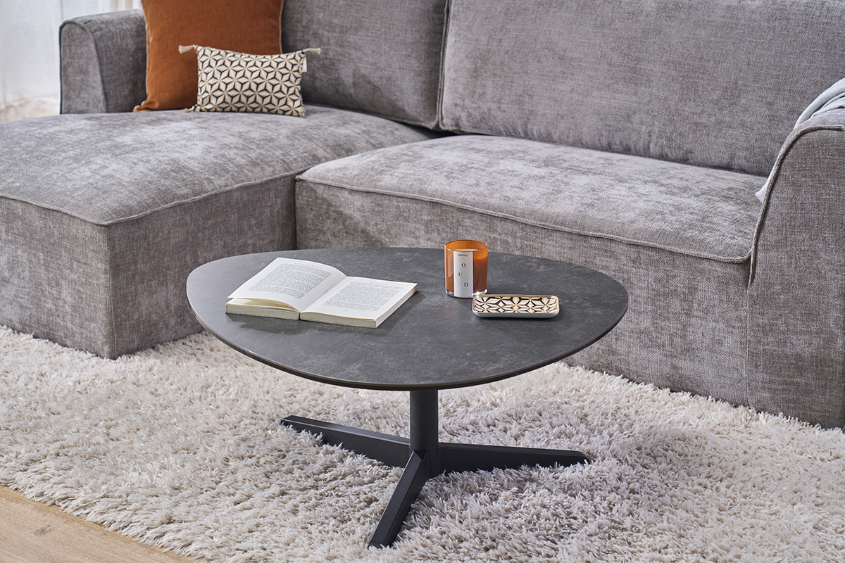 Design-Couchtisch aus schwarzer Keramik und Metall L84 cm LEWA