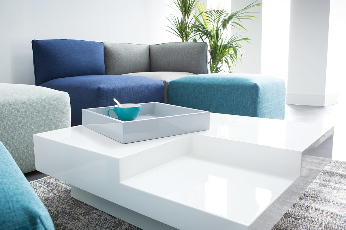 Design-Couchtisch TEENA Wei mit abnehmbaren Tablett Grau