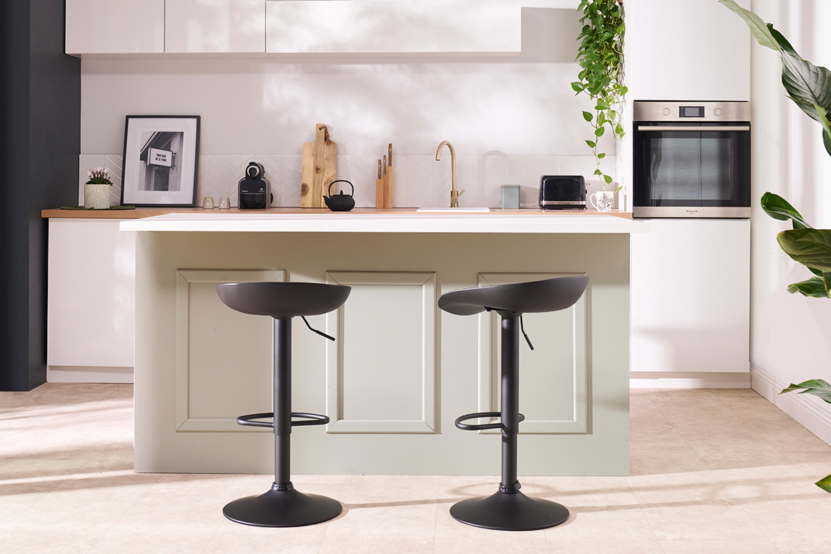 Design-H�henverstellbare schwarze Barhocker H65 cm (2er-Set) PEBBLE