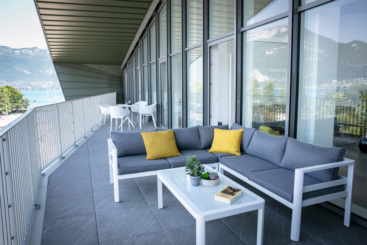Design Outdoor-Wohnzimmer Dunkelgrau mit Couchtisch TONIGHT