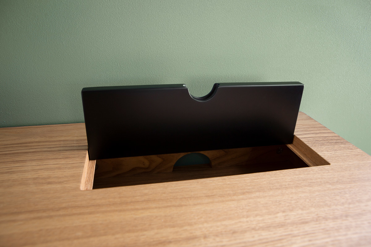 Design-Schreibtisch mit Stauraum Eichholz und schwarz OFICI