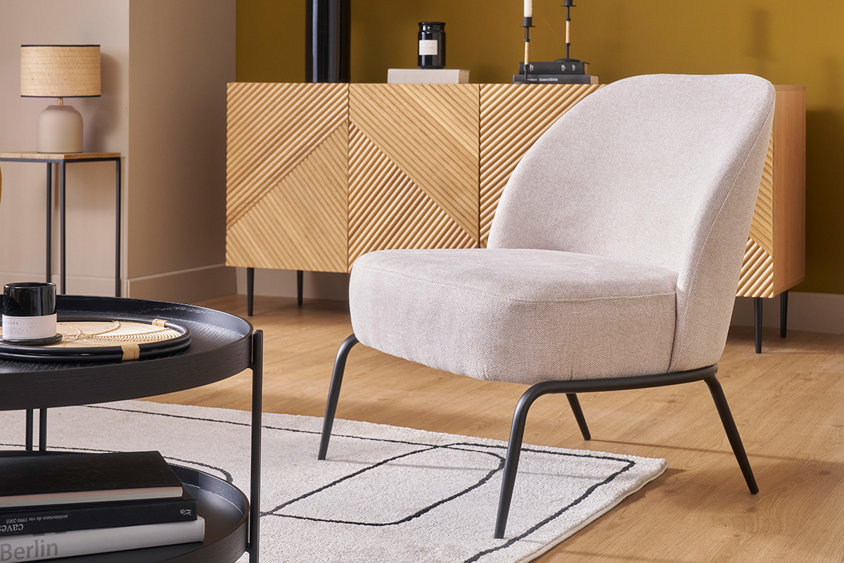 Design-Sessel im beigen Samtdesign mit schwarzem Metallfu BREGO
