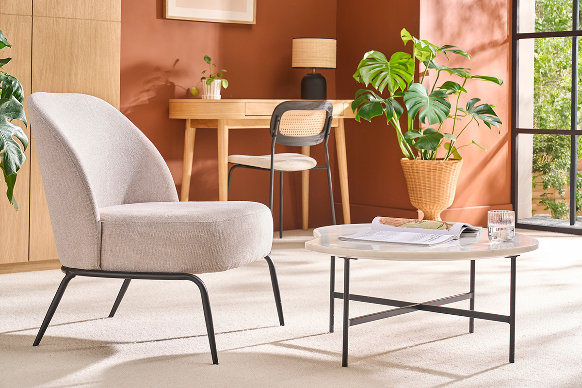 Design-Sessel im beigen Samtdesign mit schwarzem Metallfu BREGO