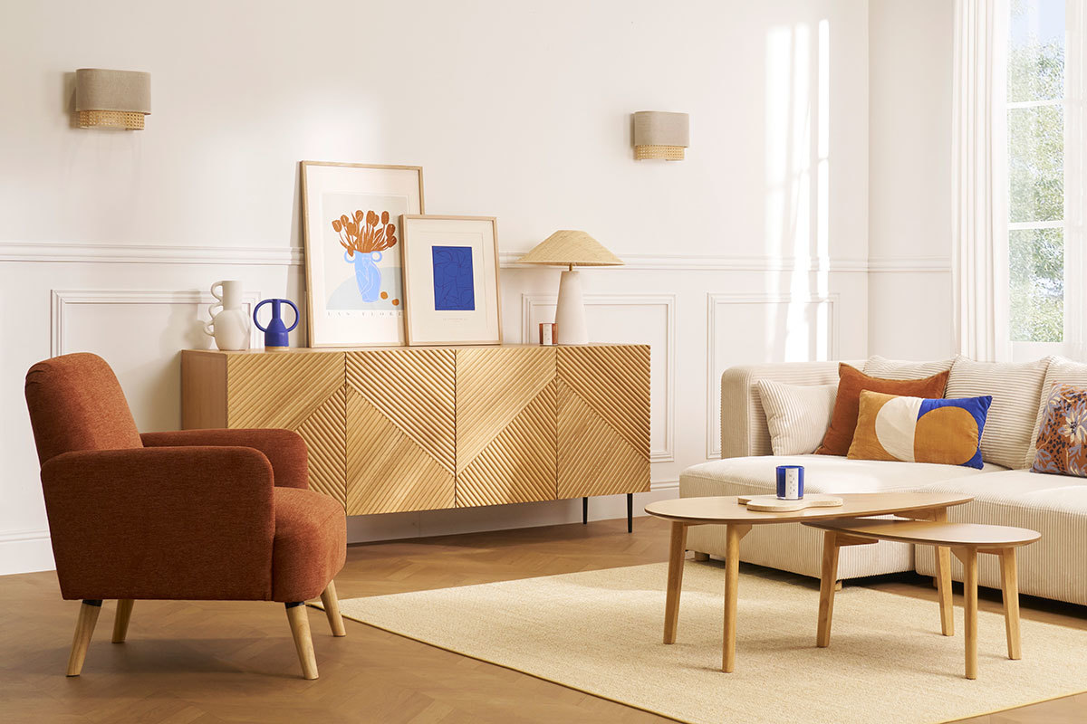 Design-Sideboard aus hellem, massiver Eiche mit Gravur und schwarzem Metall, 4 Tren, B180 cm ARCHIPEL