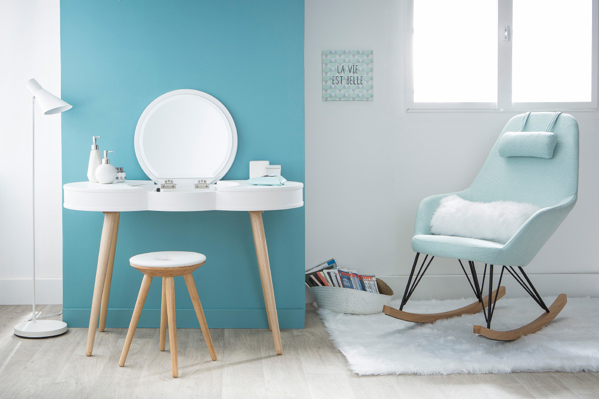 Design-Stehlampe AMPLO aus weiem Metall