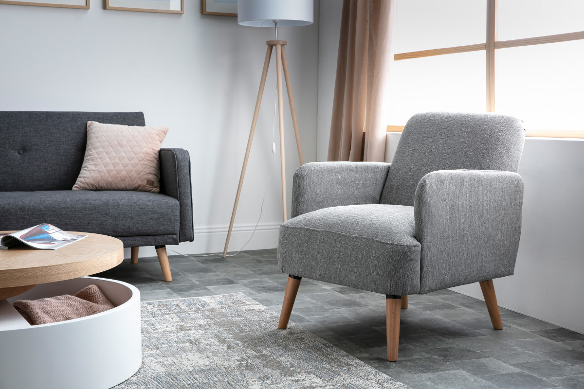Design-Stuhl Hellgrau und Holzbeine ISKO
