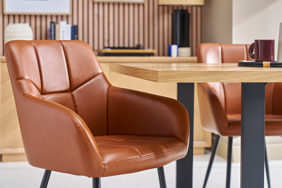 Design-St�hle aus braunem Polyurethan und schwarzem Metall (2er-Set) MONTERO