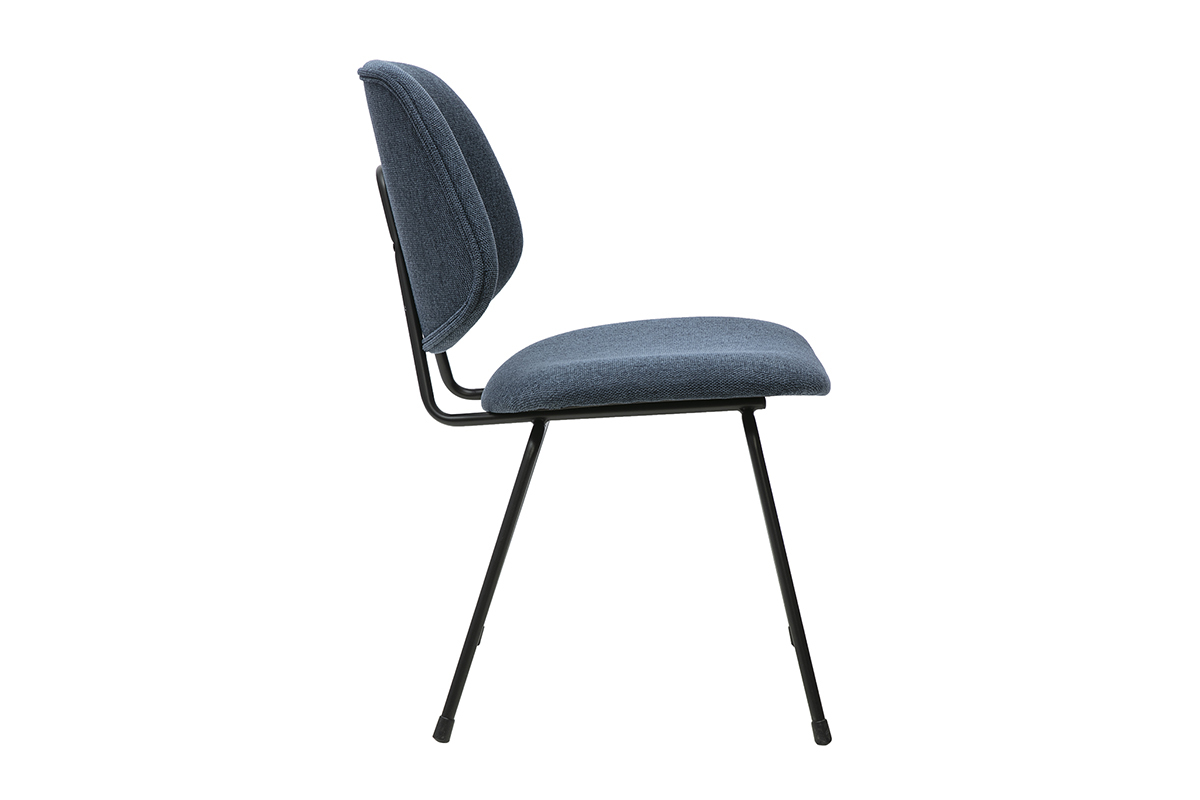 Designstuhl BARNET aus strukturiertem dunkelblauem Samtstoff, Seitenansicht, mit schwarzer Metallstruktur.
