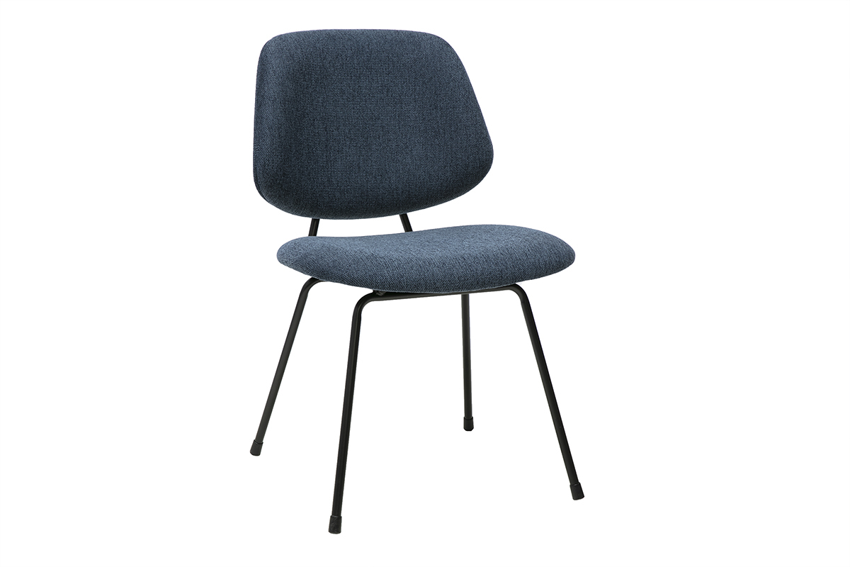 Designer-Stuhl aus dunkelblauem Samtstoff mit schwarzer Metallstruktur, 3/4-Ansicht.