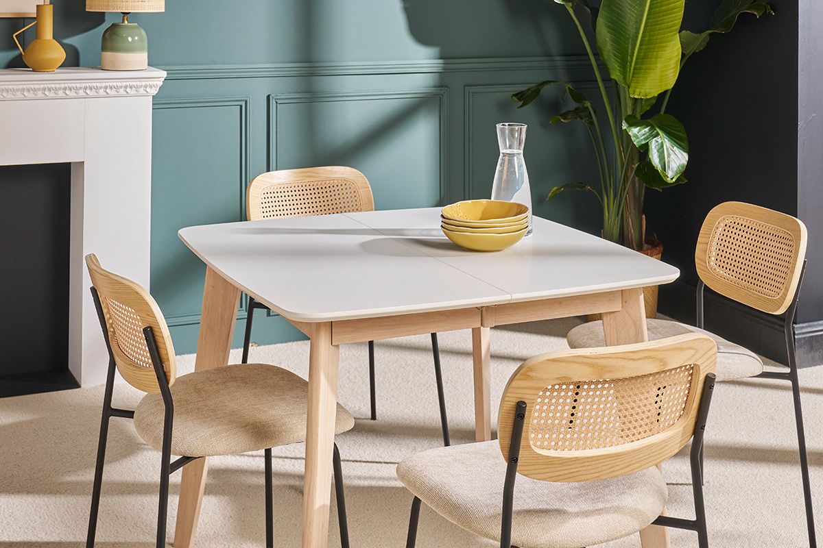Design-Sthle in beigem strukturiertem Samteffektstoff, schwarzem Metall und Rattanwebung (2er-Set) MIRANDA