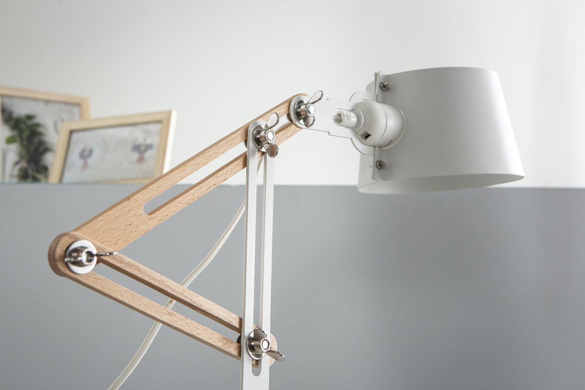 Design-Tischlampe BILLY aus weiem Metall