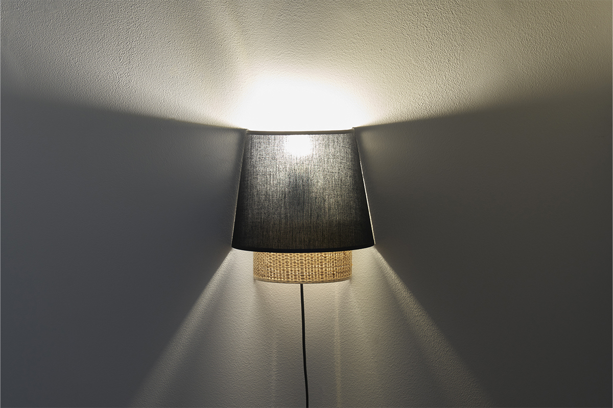 Design-Wandleuchte aus Bast und schwarzer Baumwolle H25 cm JUME
