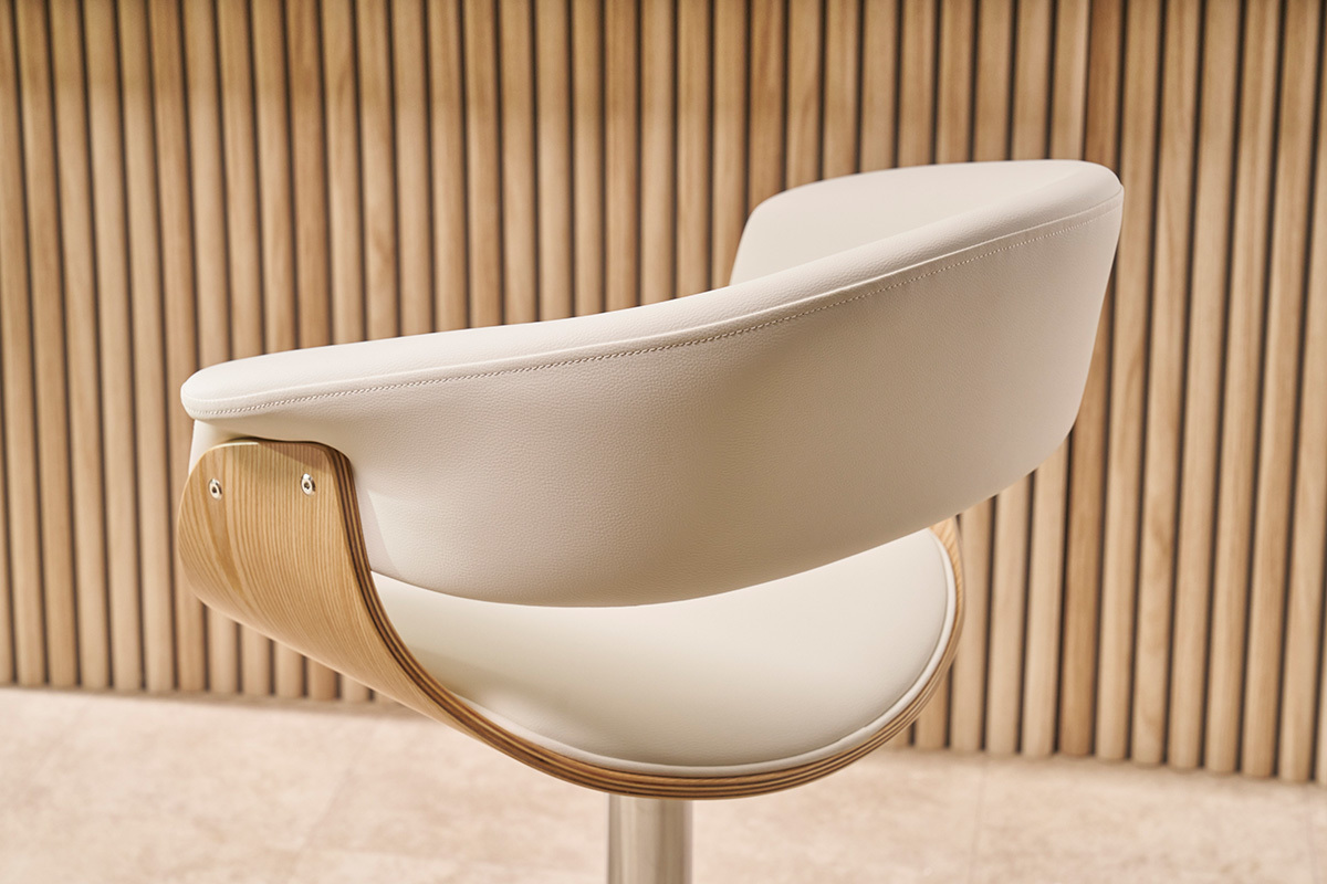 Designer-Barhocker hhenverstellbar wei und helles Holz OKTAV