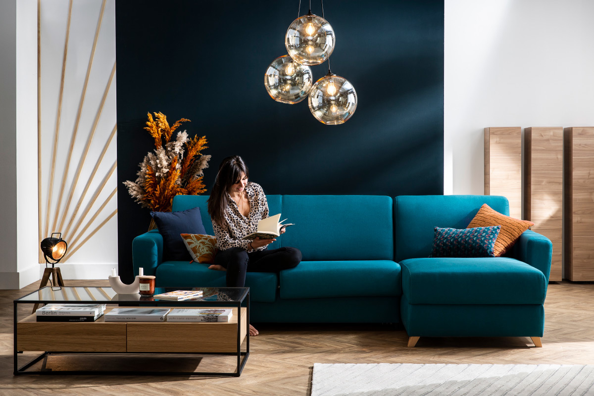Designer-Couchtisch mit Glasplatte und Holzschubladen FINN