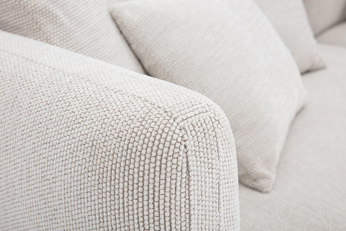 Designer-Sofa 3-4 Pltze aus Samteffekt Chenille-Stoff beige und verchromtem Metall IGLESIAS