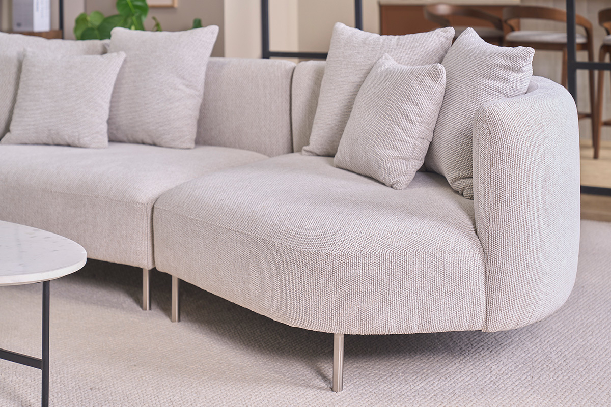 Designer-Sofa 3-4 Pl�tze aus Samteffekt Chenille-Stoff beige und verchromtem Metall IGLESIAS