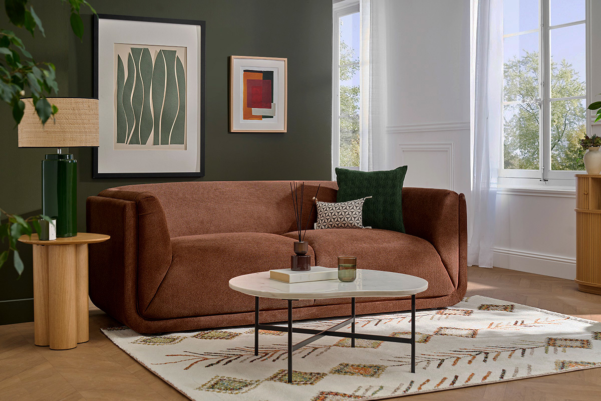 Designersofa mit 3 Sitzen aus samtartig texturiertem Stoff in gebrannter Erde HOSBO