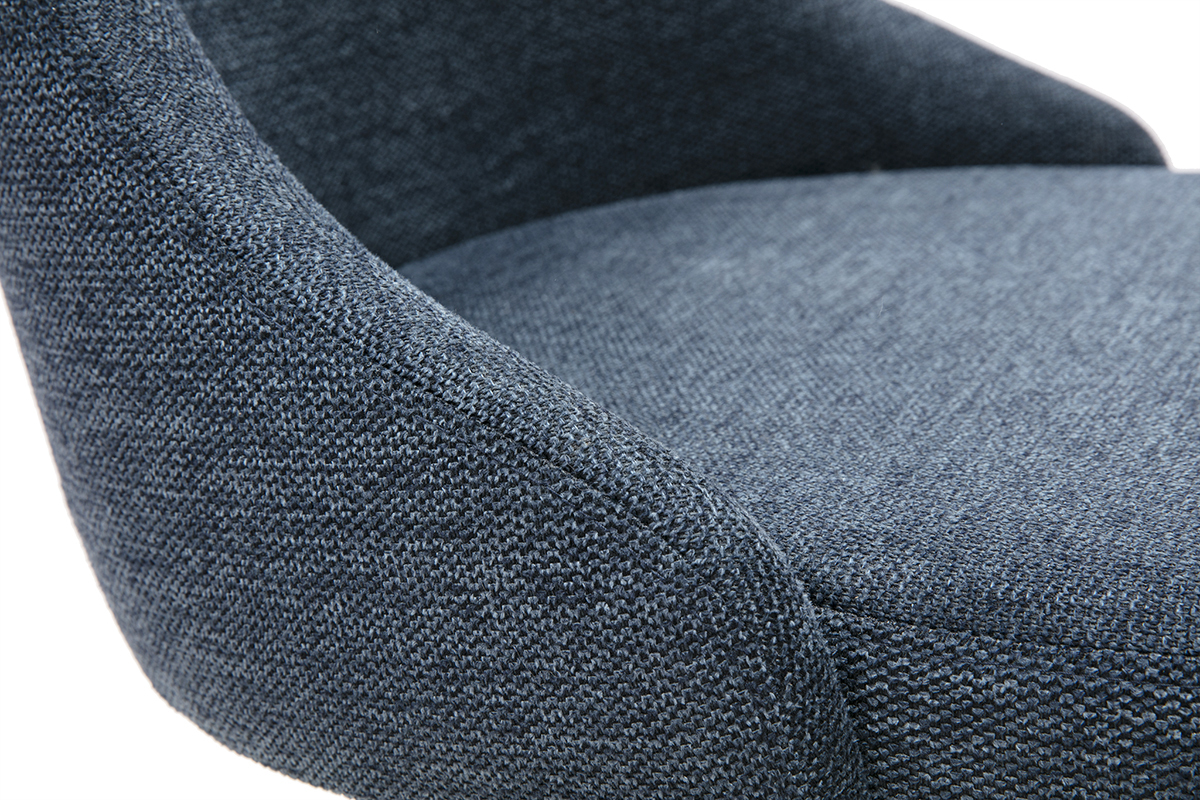 Detail eines Designstuhls aus Stoff mit texturierter Samtoptik in Dunkelblau und schwarzem Metallgestell.