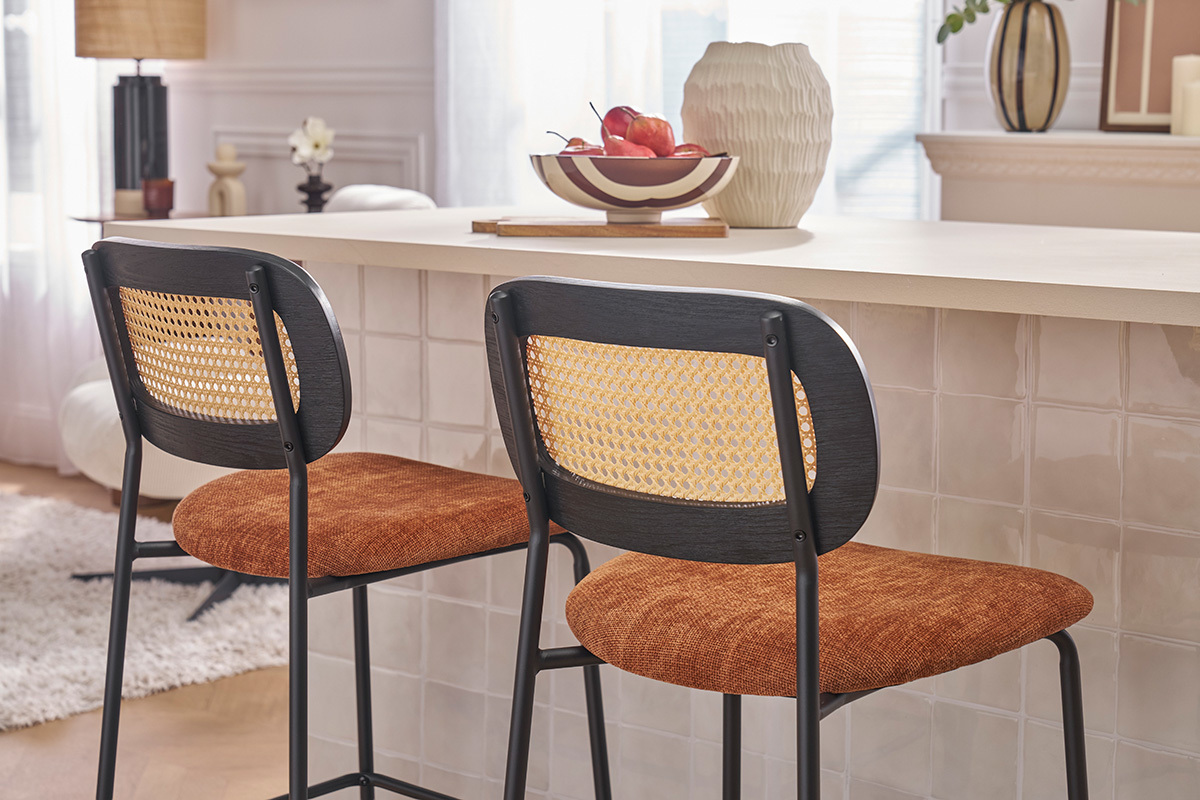 Designhocker aus Samtstoff in verbrannter Erde Effekt, schwarzem Metall und Rattan-Geflecht (Set aus 2) MIRANDA