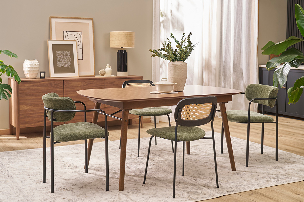 Designsthle aus grnem strukturiertem Samtstoff, schwarzem Metall und Rattan-Geflecht (2er-Set) MIRANDA