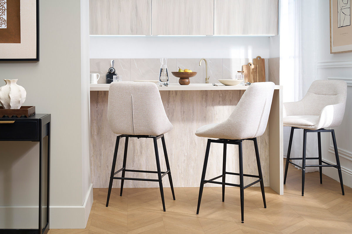 Drehbare Barhocker 360� aus Stoff in Samtoptik beige und Metall H66 cm (2er-Set) ALESS