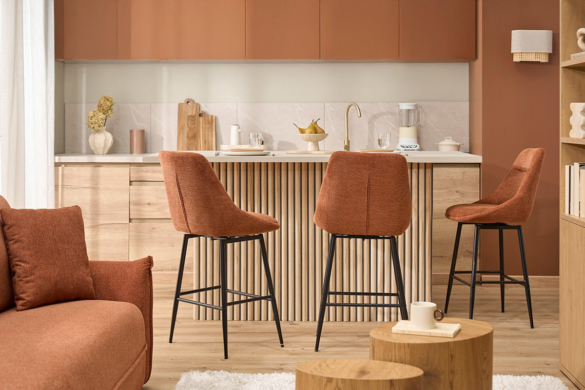 Drehbare Barhocker aus Samtimitat in Burnt Earth und Metall H66 cm (2er-Set) ALESS