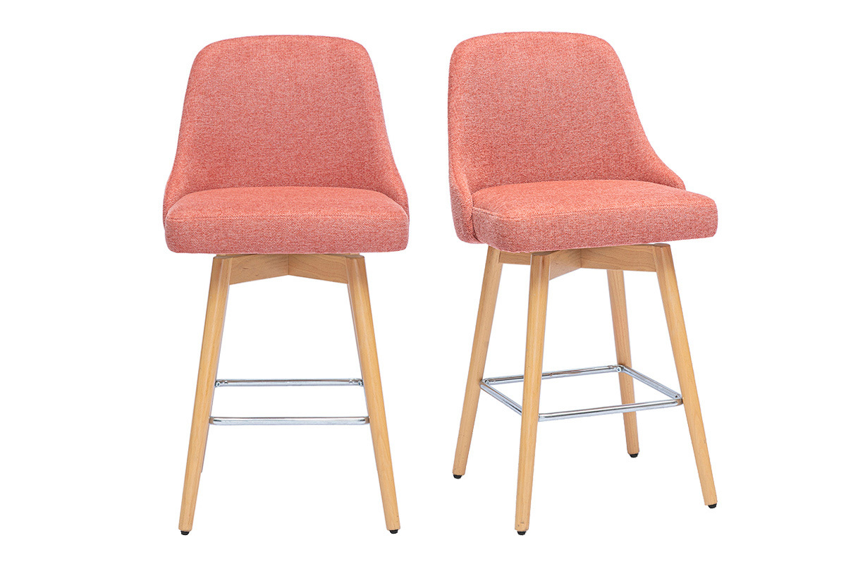 Zwei skandinavische Barhocker aus Terrakottastoff und Holz, Frontansicht.