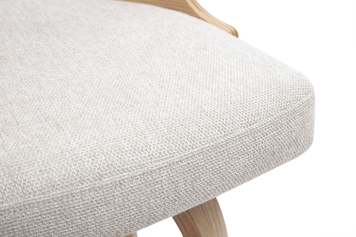 Detail des skandinavischen Barhockers GARBO aus beigem Stoff und heller Holzstruktur.