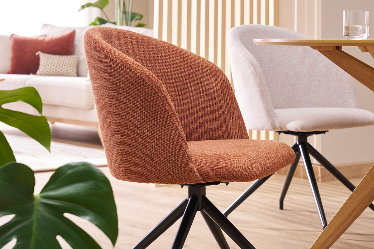 Drehstuhl im Design 360� aus strukturiertem Samteffektstoff in verbranntem Erdbraun und schwarzem Metall VANITY