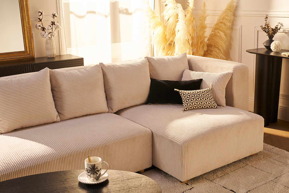 Dreisitzer Ecksofa in beige Cordstoff und hellem Holz HARLEM