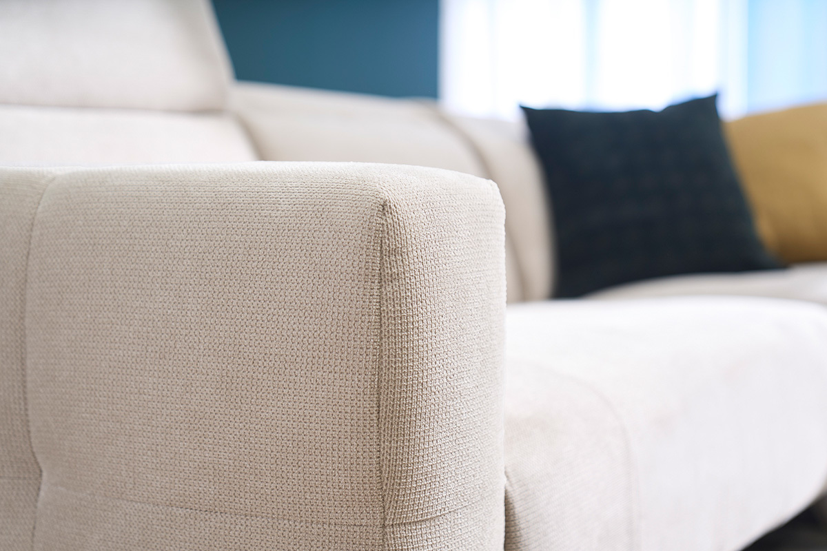 Ecksofa rechts 3-Sitzer mit verstellbaren Kopfst�tzen aus Chenille-Stoff beige und Metall L236.5 cm NORELL