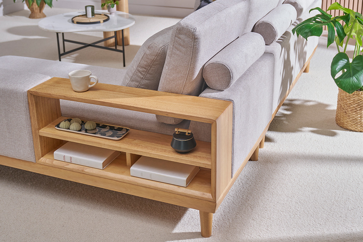 Ecksofa rechts 5-Sitzer mit Stauraum beiger Stoff mit strukturiertem Samteffekt und helles Holz KOMAO