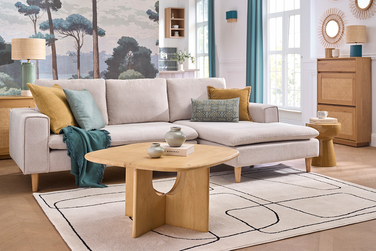 Ecksofa rechts in beigem Samteffekt Textilstoff und hellem Holz RAGNAR