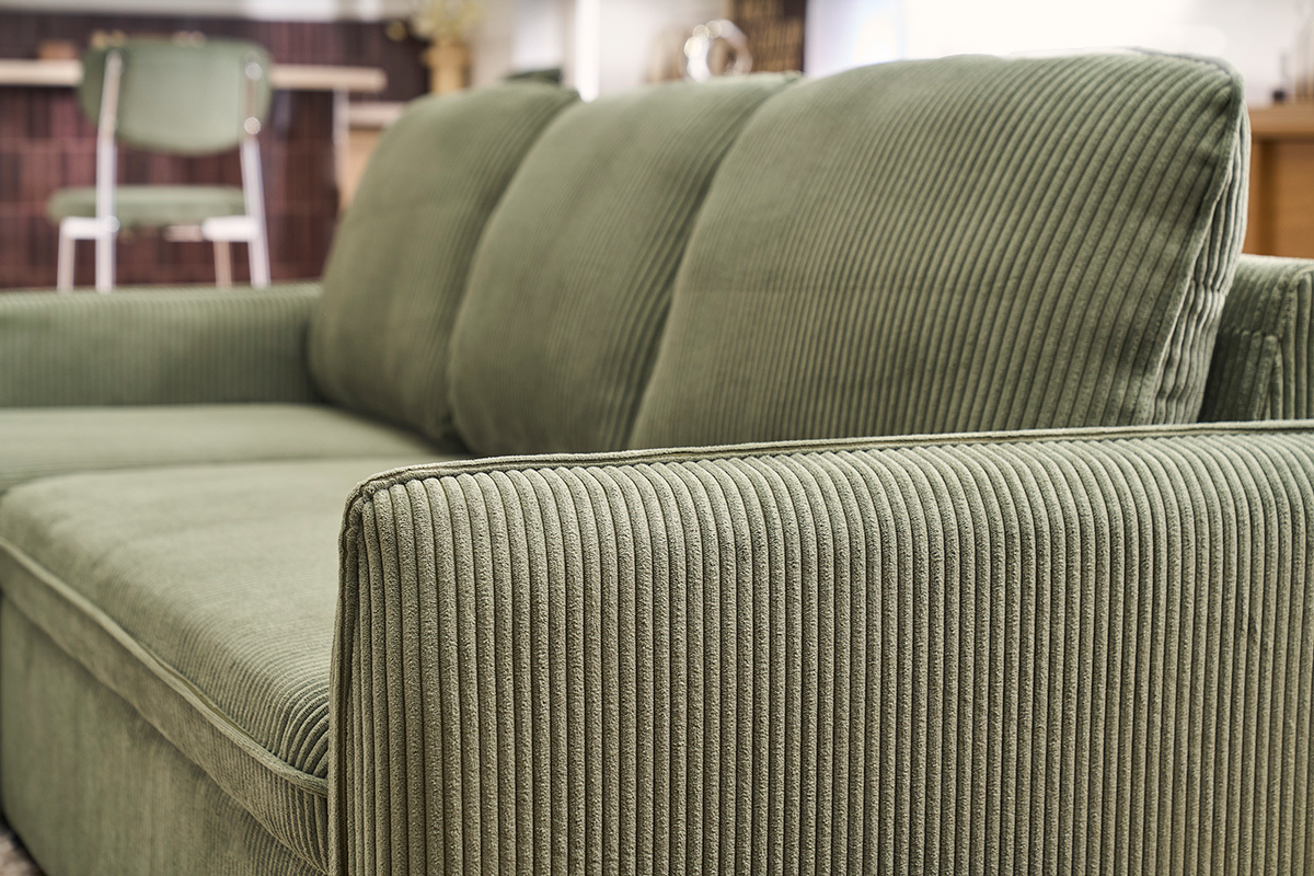 Ecksofa, umwandelbar und reversibel mit Stauraum, 3-Sitzer, aus gr�n-khaki Samtcordstoff und hellem Holz ORSO