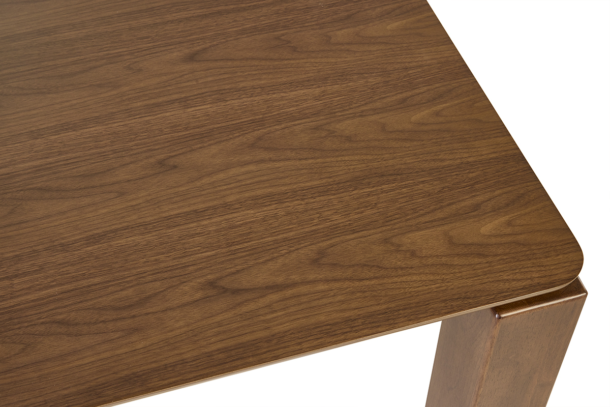 Quadratischer Esstisch aus dunklem Holz, Draufsicht, mit Nussbaum gebeizter Tischplatte.