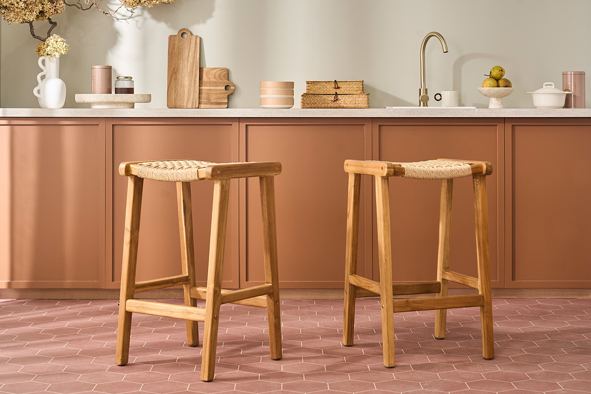 Ethnische Barhocker f�r den Au�enbereich aus massivem Teakholz und Rattangeflecht H66 cm (2er Set) GAWA