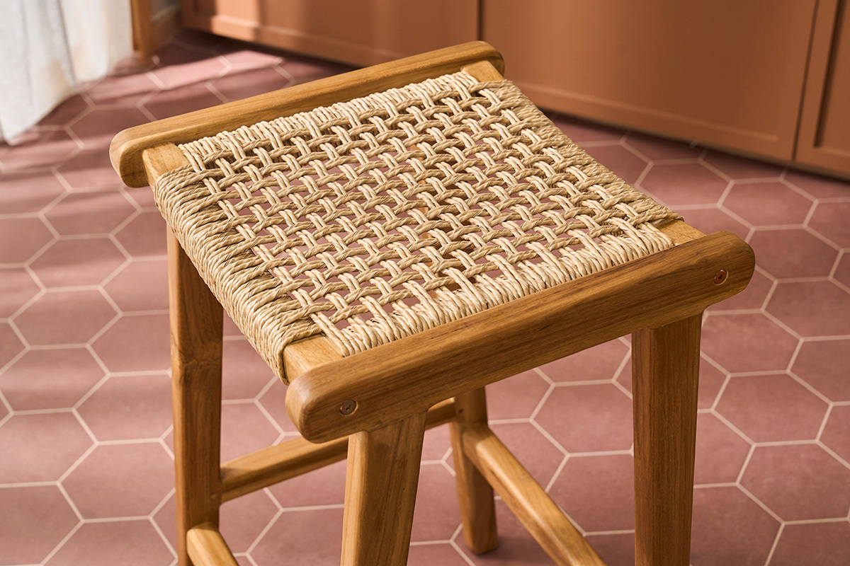 Ethnische Barhocker f�r den Au�enbereich aus massivem Teakholz und Rattangeflecht H66 cm (2er Set) GAWA
