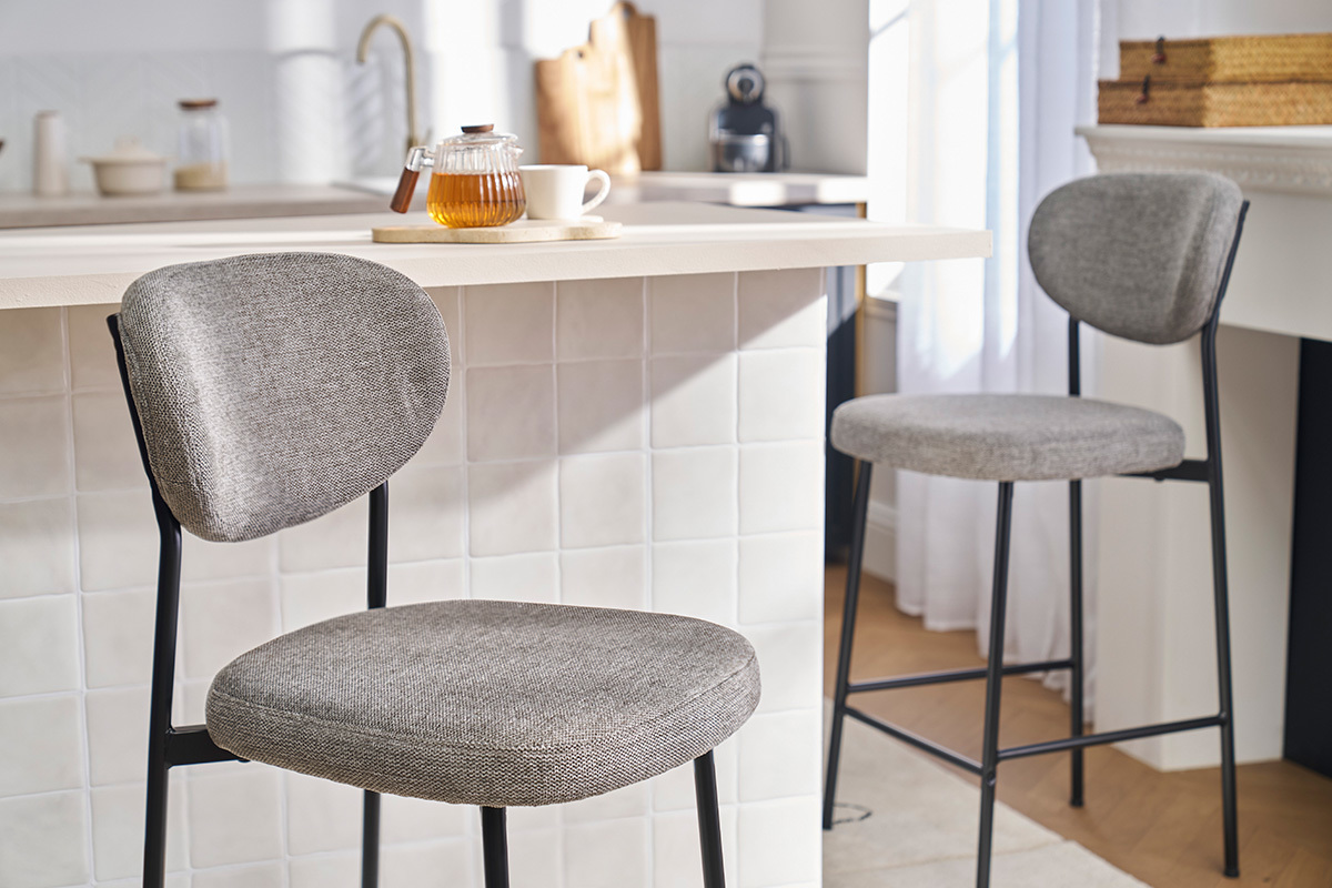 Feste Barhocker aus leicht grauem Textur-Veloursstoff H65 cm (Set mit 2) BREKA