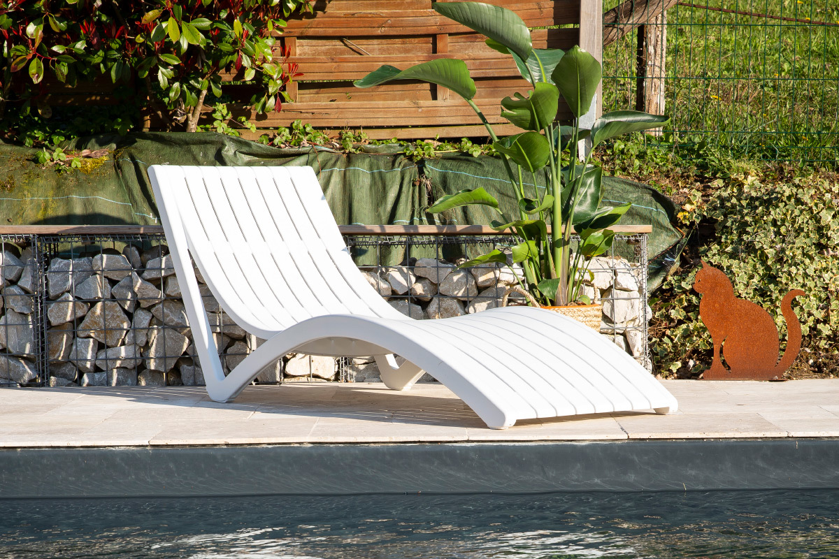 Gartenliege SLIDO im weiem Design
