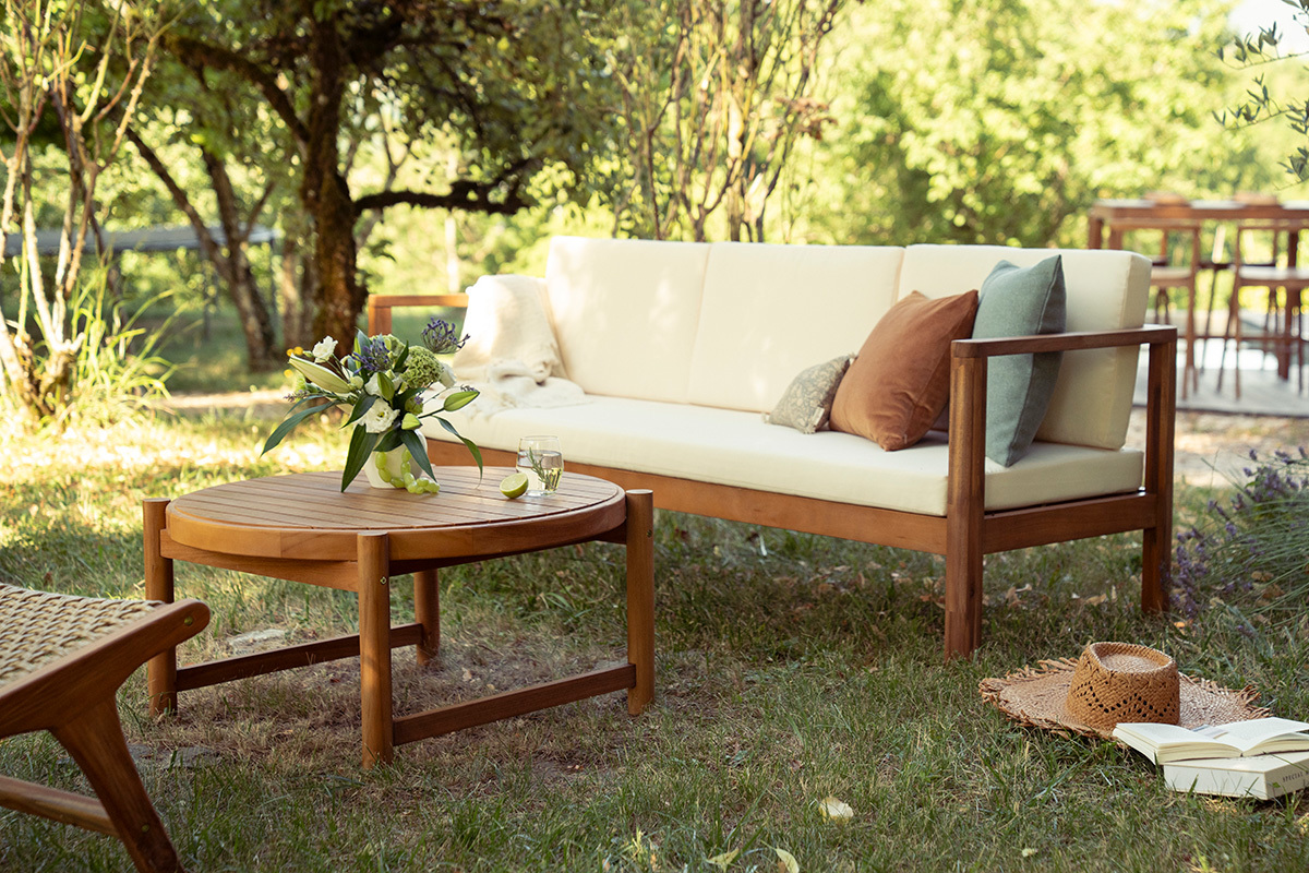 Gartensofa 3-Sitzer Massivholz und beigefarbene Kissen L190 cm AKIS
